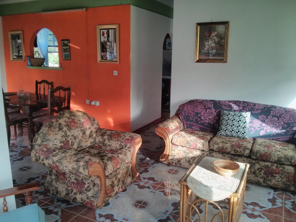 Mainroad Suite Calibishie Extérieur photo