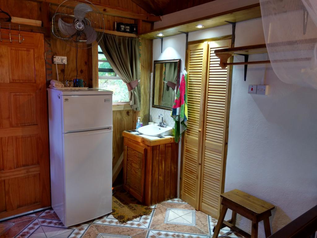 Mainroad Suite Calibishie Extérieur photo
